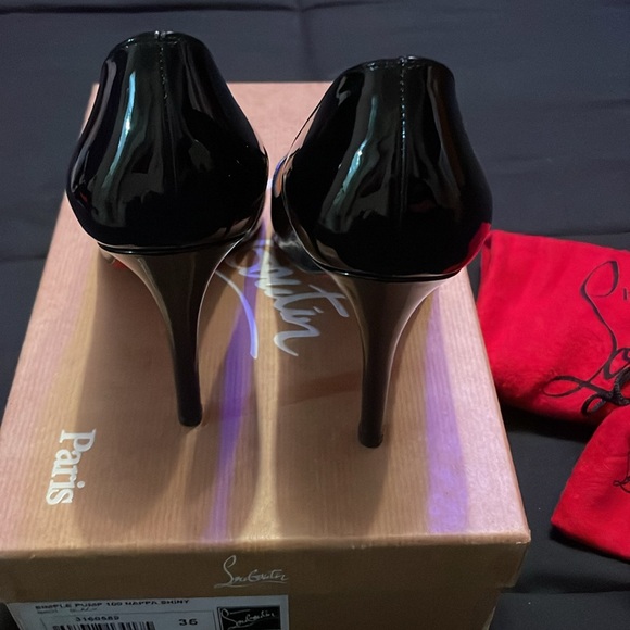 Christian Louboutin simple Pump